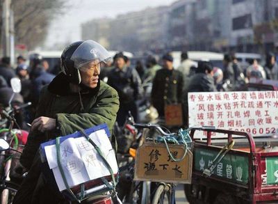 復(fù)工季的迷局 工廠高薪招人，民工卻無工可打——到底誰在玩套路？